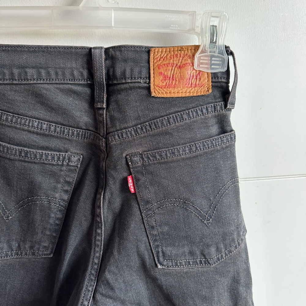 Levi's wedgie Jeans in Washed Black - Picture 6 of 7